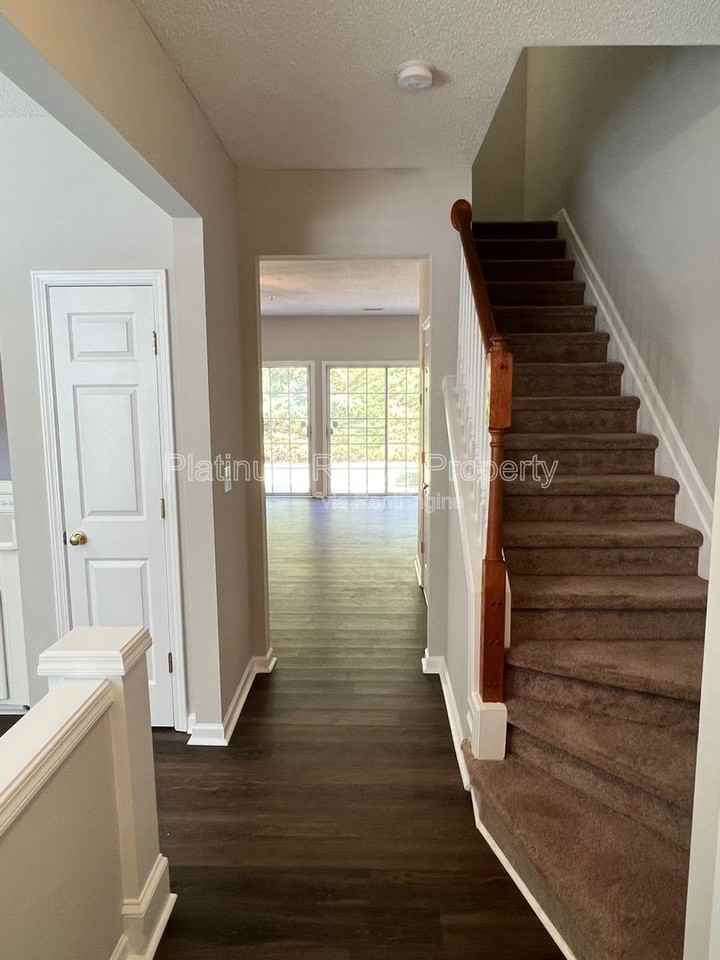 1030 Kilmington Ct - Photo 3 of 28