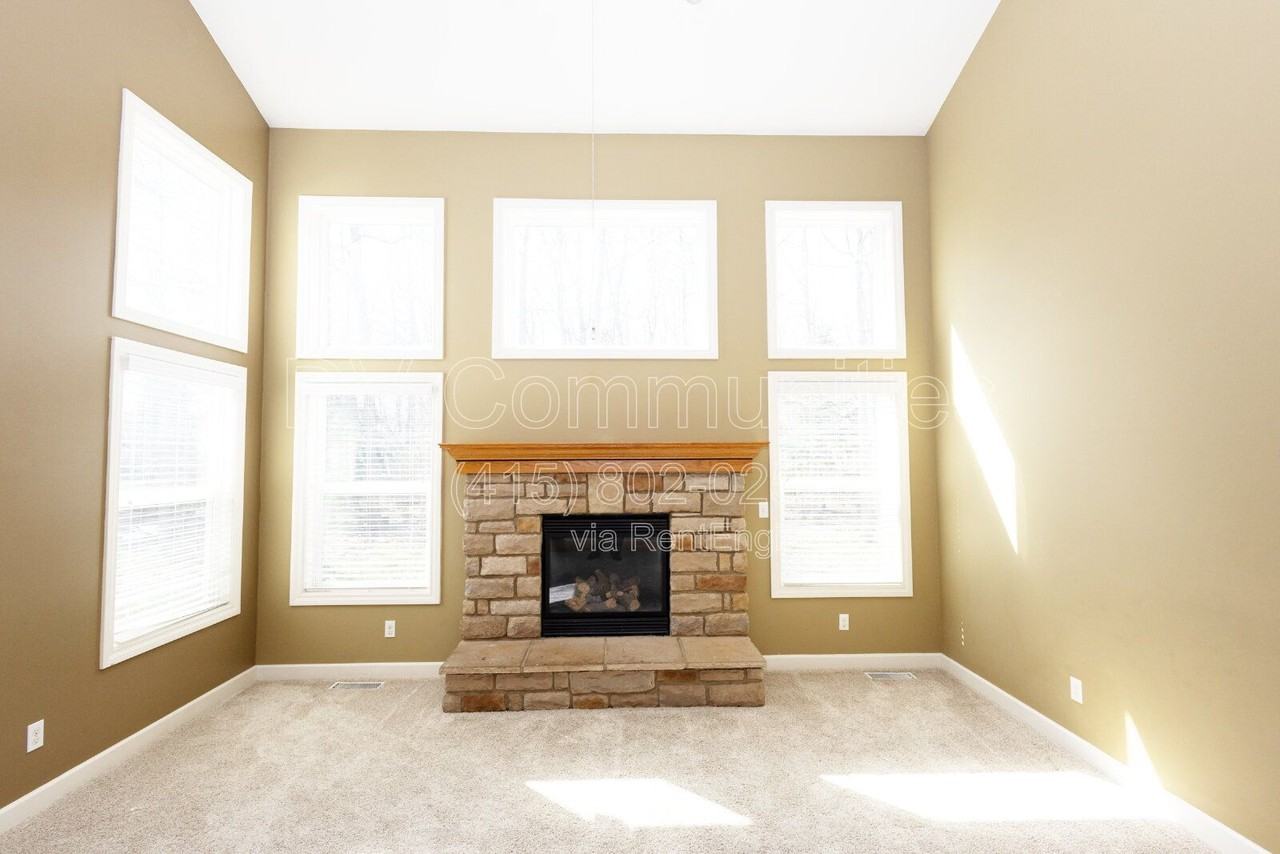8240 Talbot Cir - Photo 2 of 44