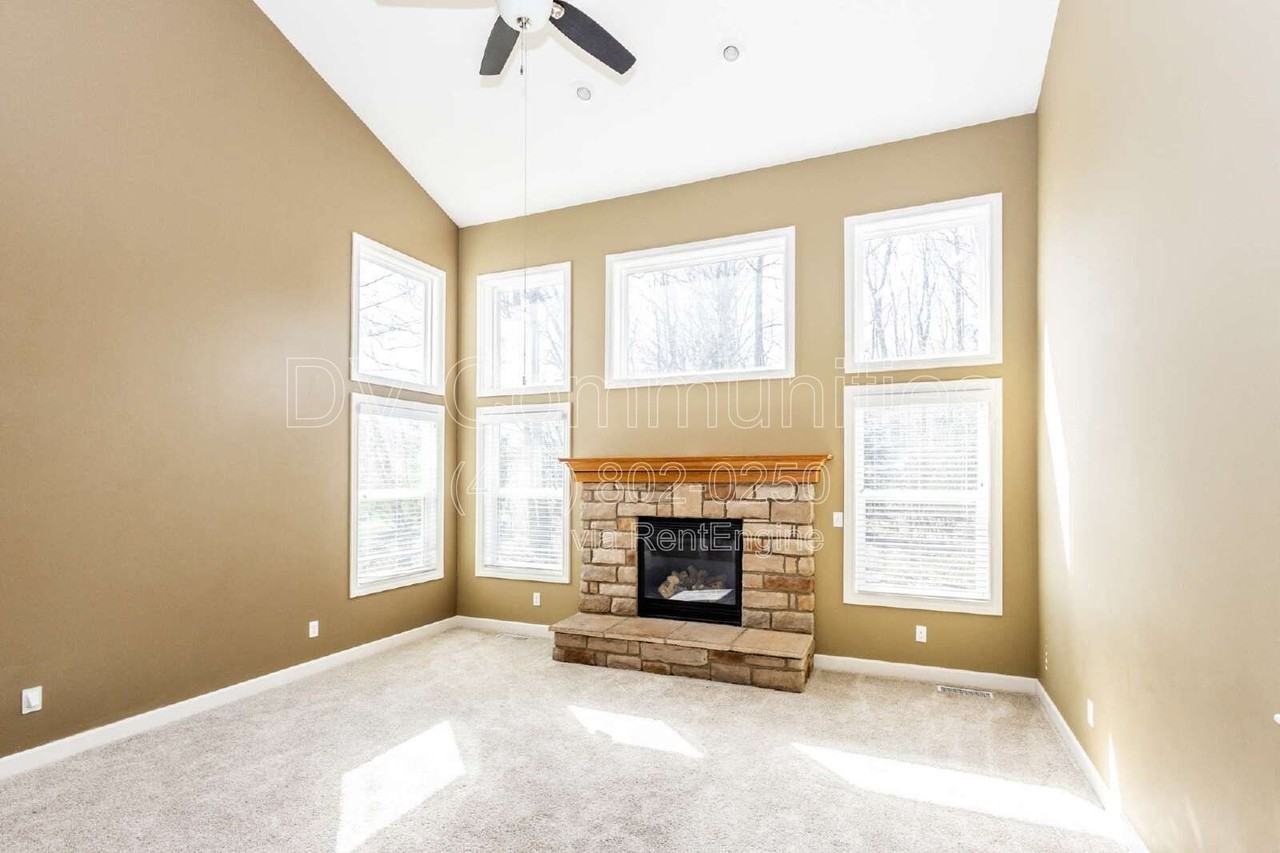 8240 Talbot Cir - Photo 3 of 44