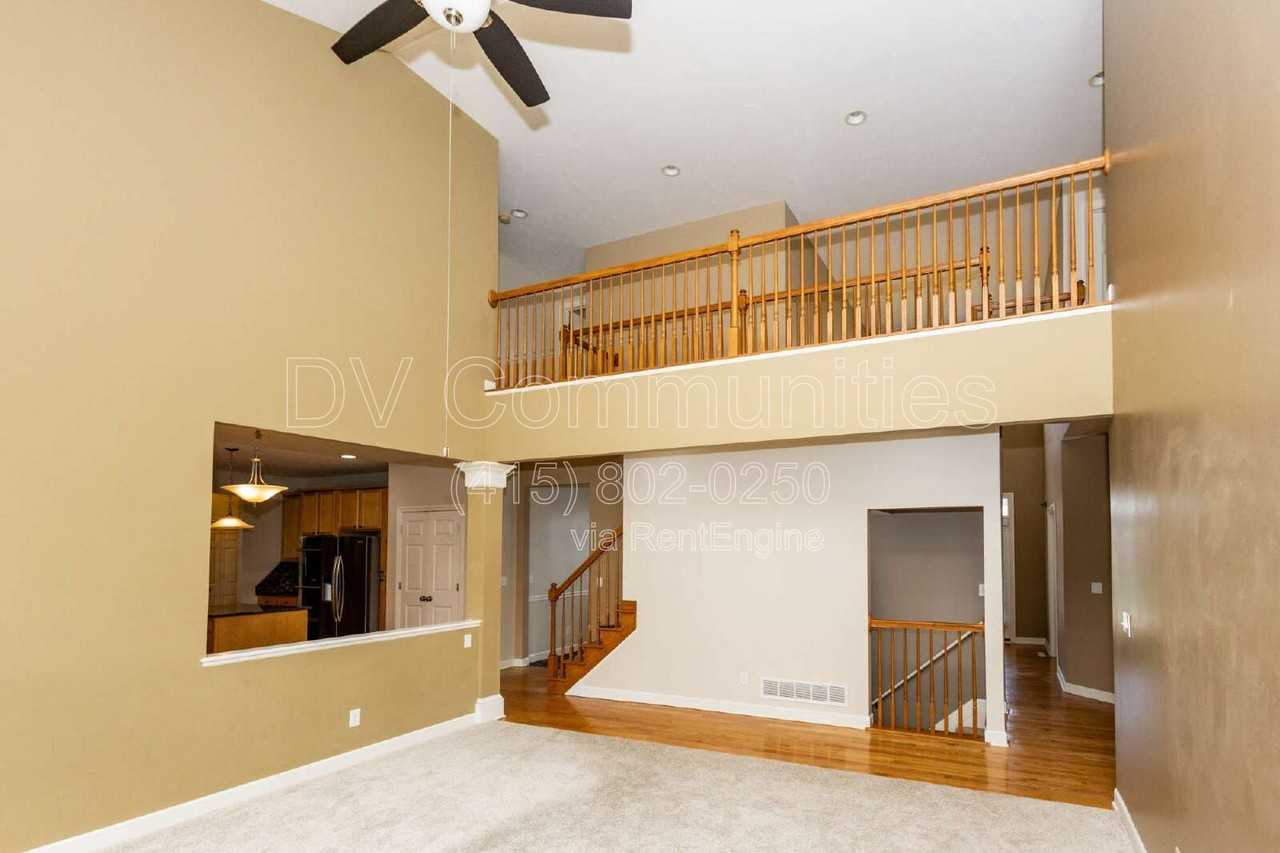 8240 Talbot Cir - Photo 4 of 44