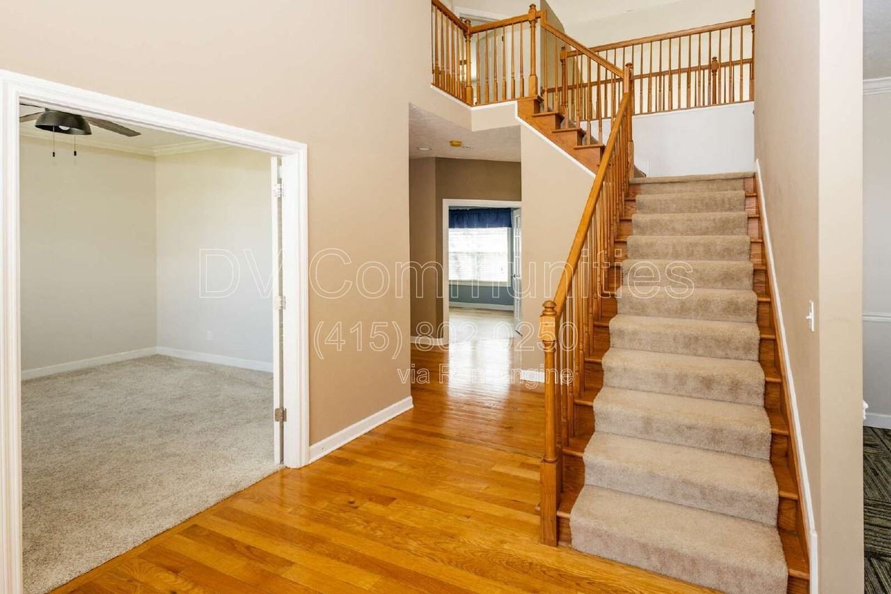 8240 Talbot Cir - Photo 5 of 44