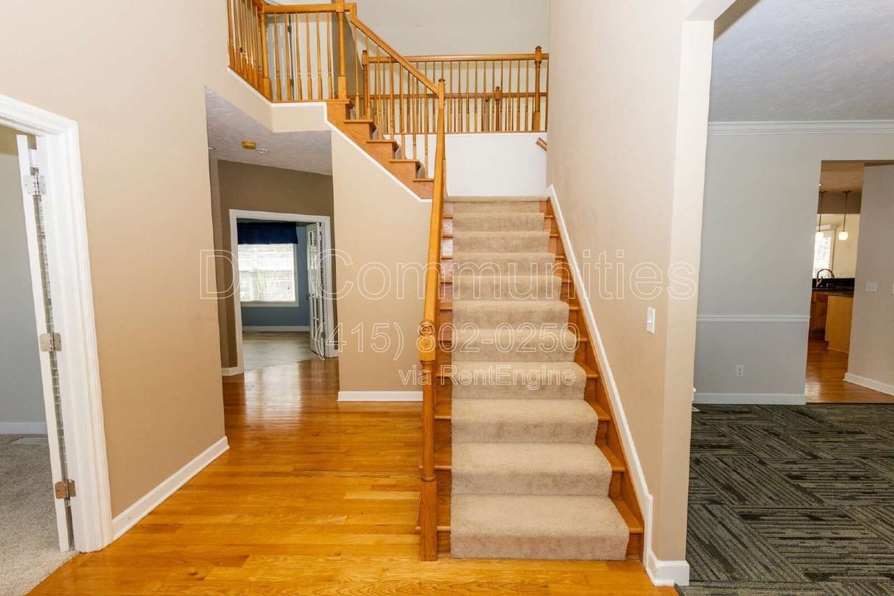 8240 Talbot Cir - Photo 6 of 44