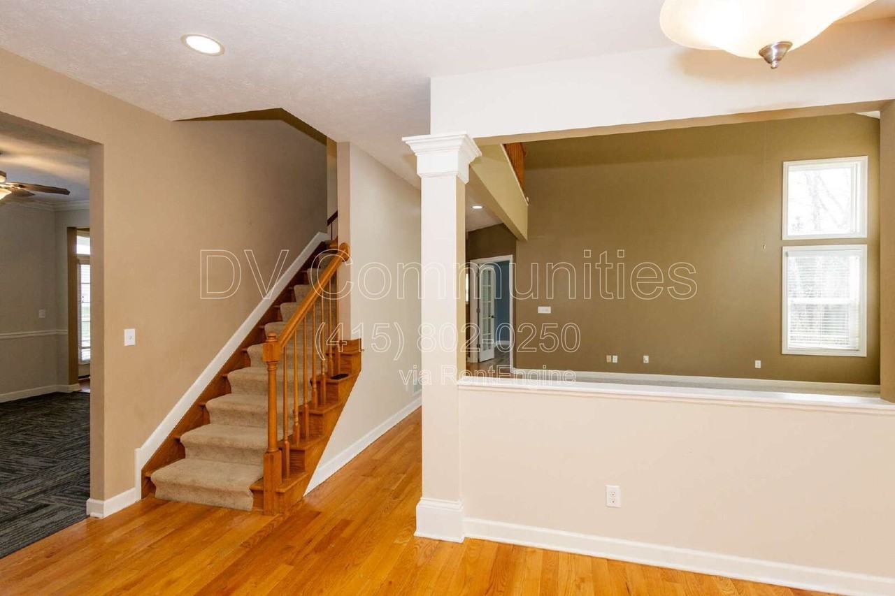 8240 Talbot Cir - Photo 7 of 44