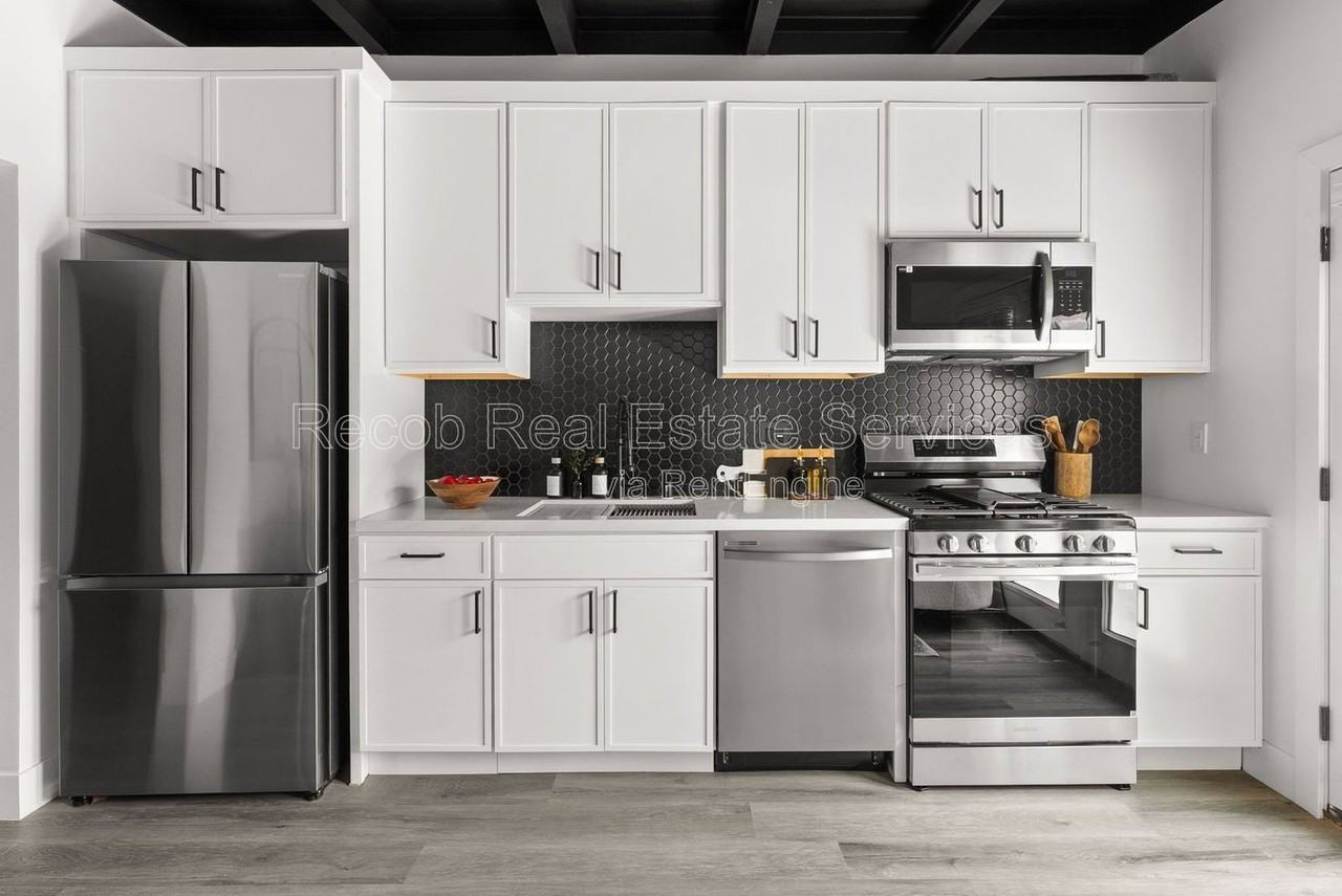 2722 Nye St #2 - Photo 4 of 17