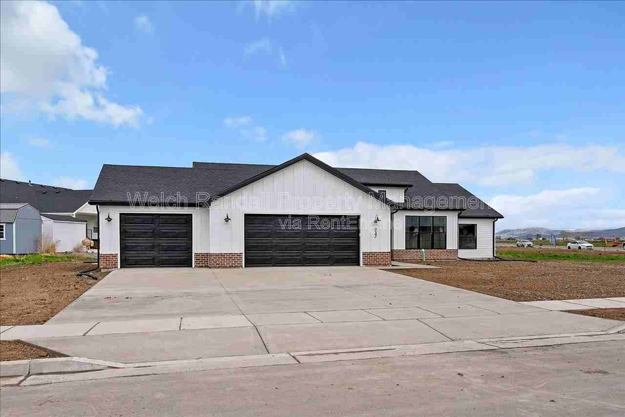 837 East 300 North - Photo 2 of 31