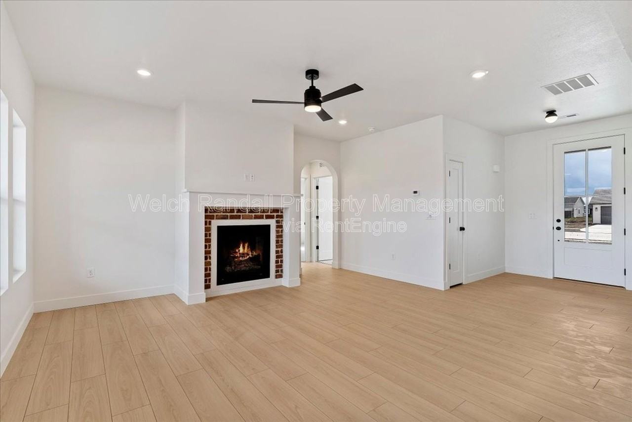 837 East 300 North - Photo 4 of 31