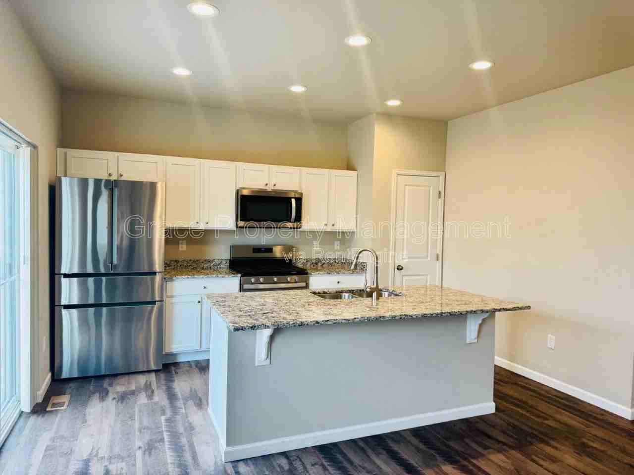 1209 Huntington Ave - Photo 4 of 23