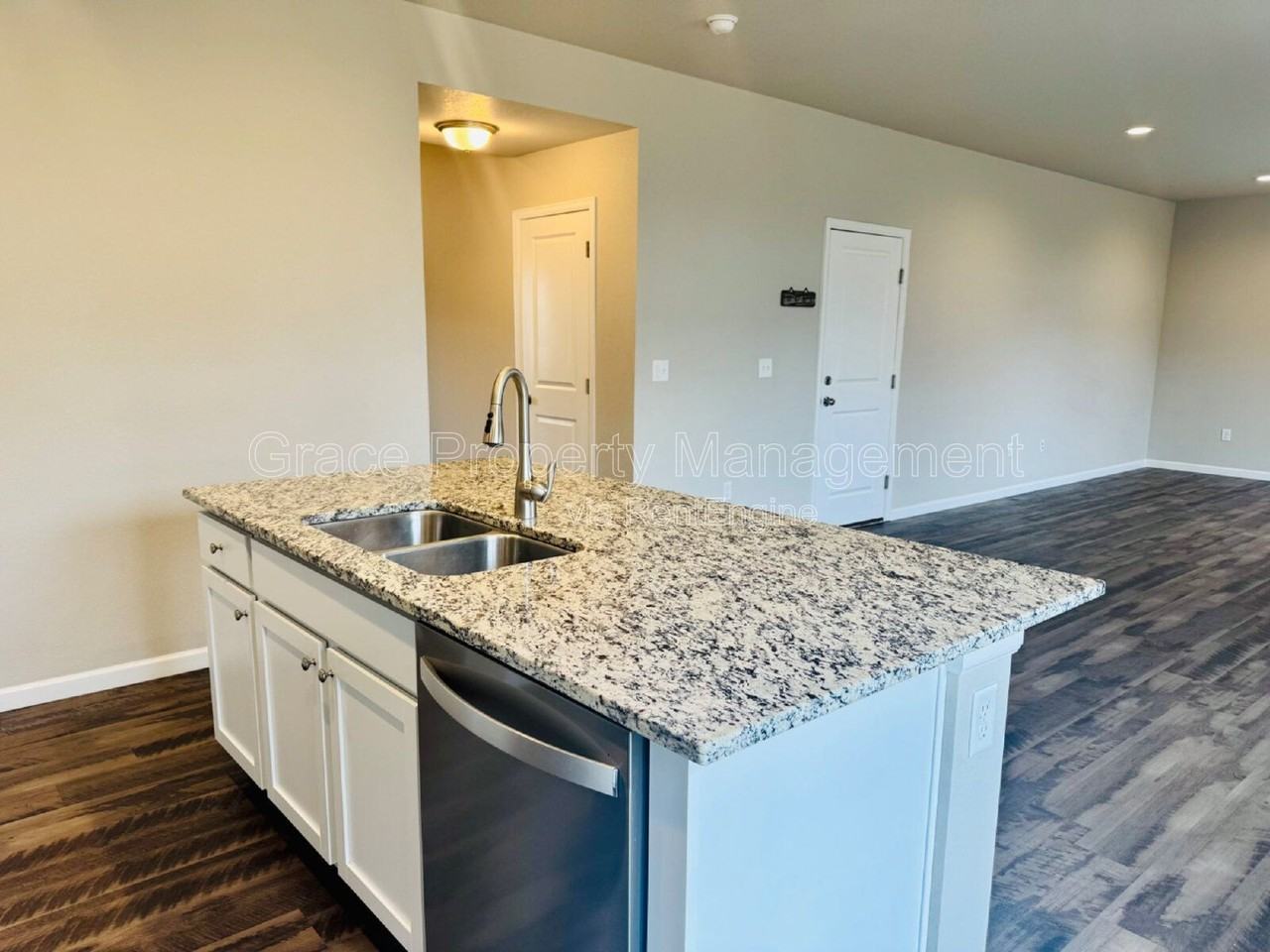 1209 Huntington Ave - Photo 6 of 23