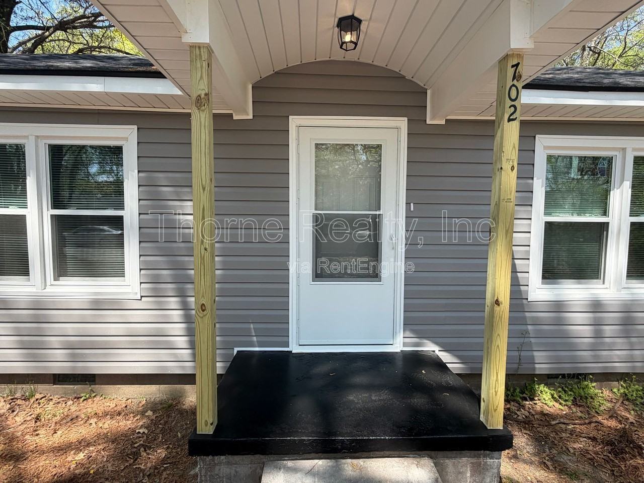 702 E Philips St - Photo 2 of 11