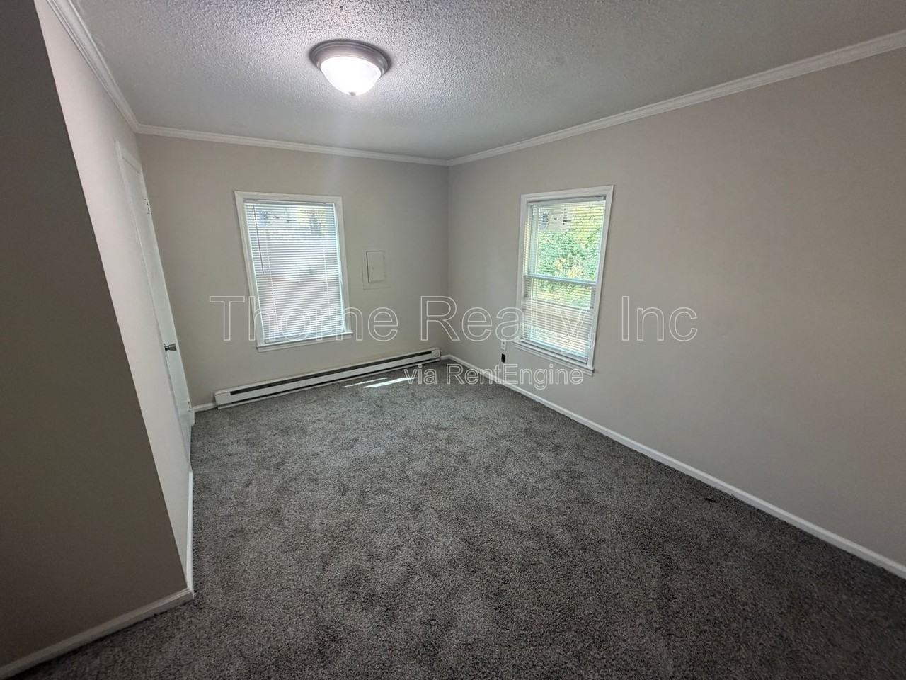 702 E Philips St - Photo 4 of 11