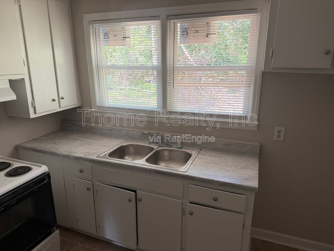 702 E Philips St - Photo 7 of 11