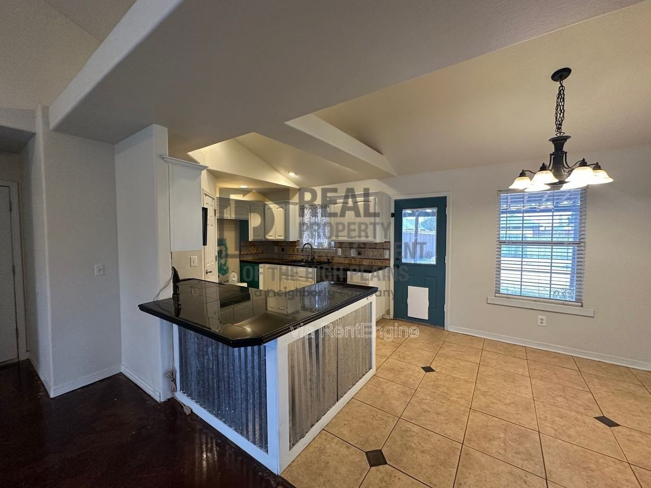 2513 Stardust Ln - Photo 4 of 21