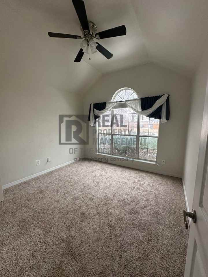 2513 Stardust Ln - Photo 7 of 21