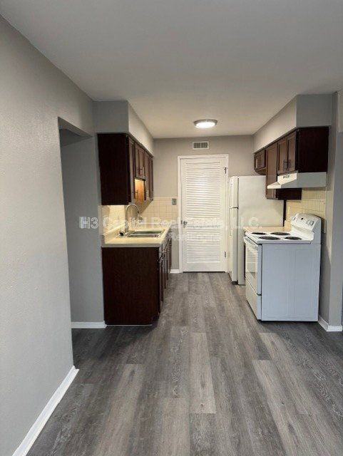 17 Kensington Heights Rd #E - Photo 5 of 9