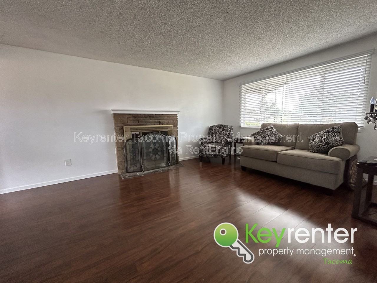 10710 103rd St Sw - Photo 4 of 19