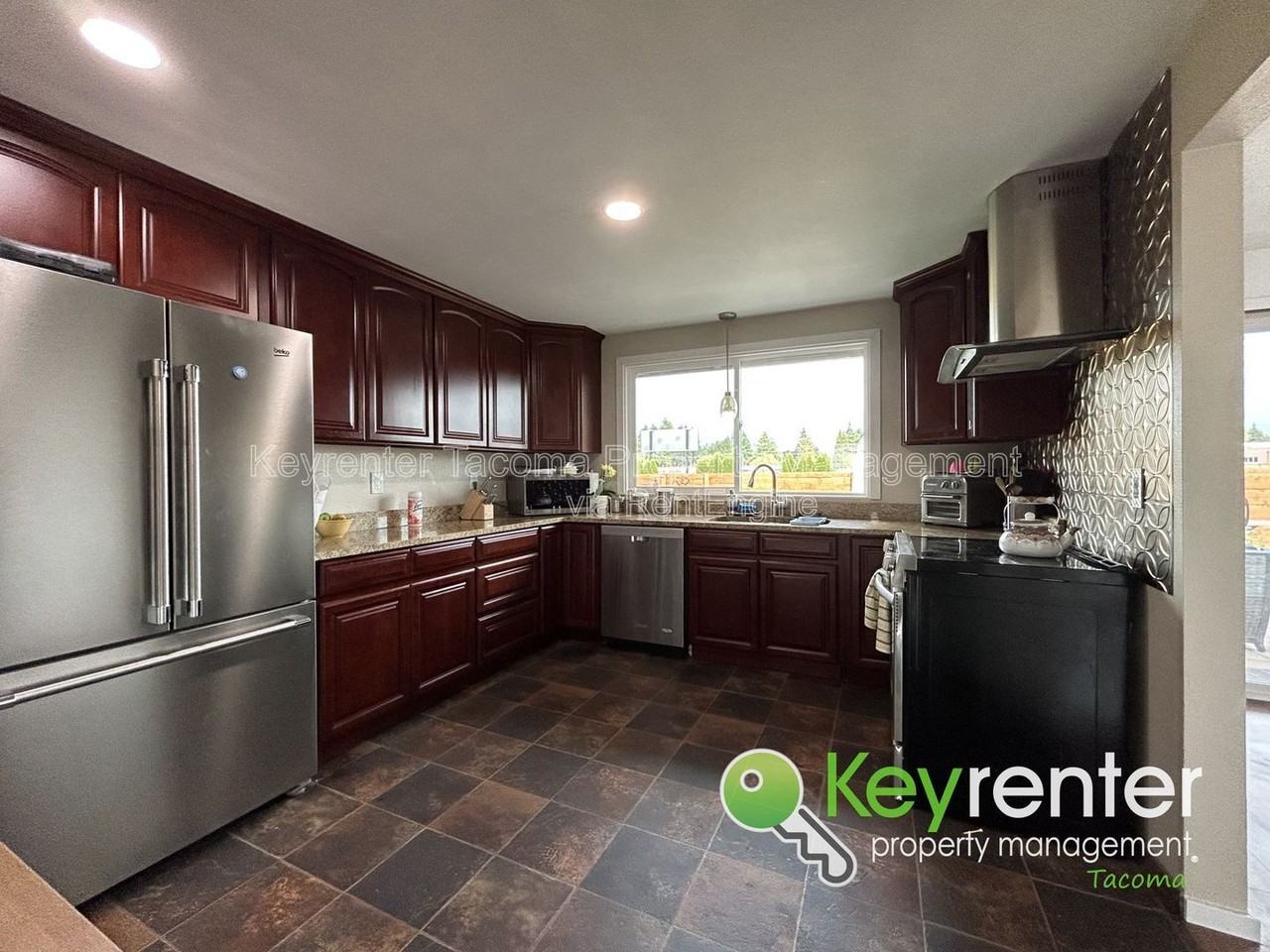 10710 103rd St Sw - Photo 6 of 19