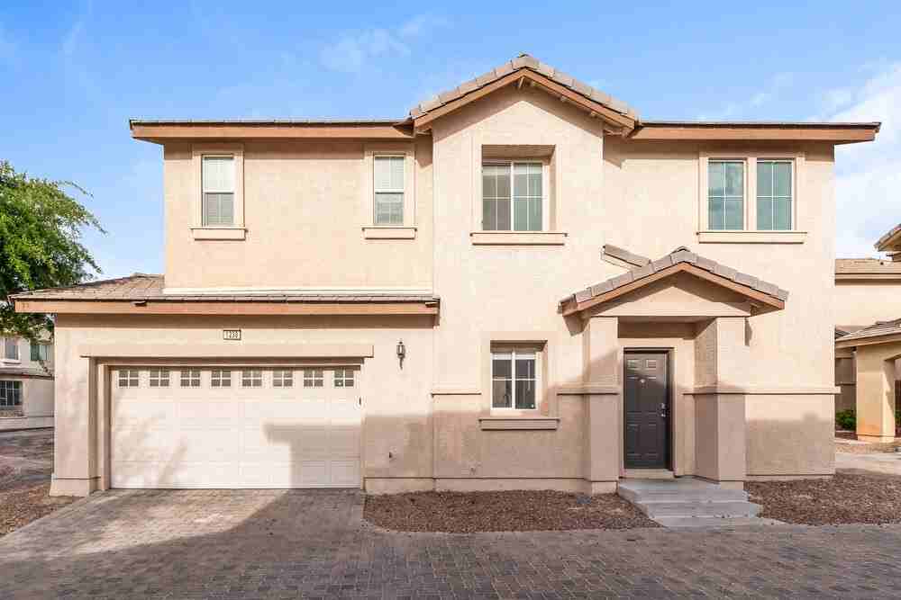 1230 Maple Pines Ave