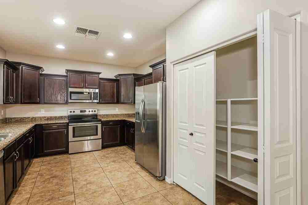 7509 S 27th Way - Photo 7 of 17