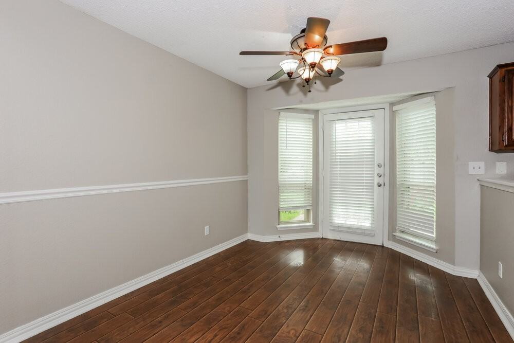 511 Rosewood Ln - Photo 6 of 17