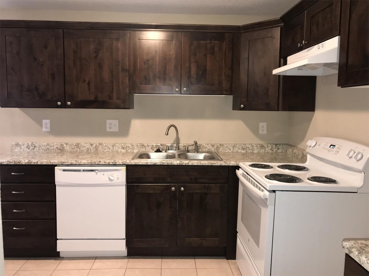 2553 S Lake Park Cir #2 - Photo 4 of 9