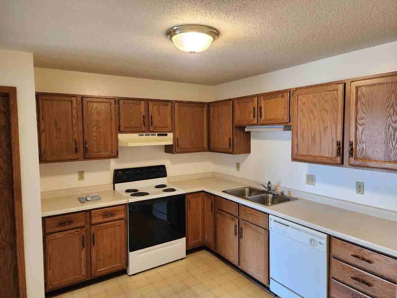 2305 Martin St Apt 12 - Photo 6 of 16