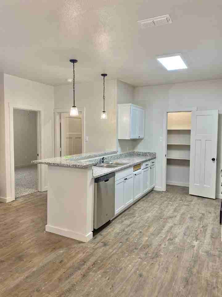 2725 137th St - Photo 3 of 18