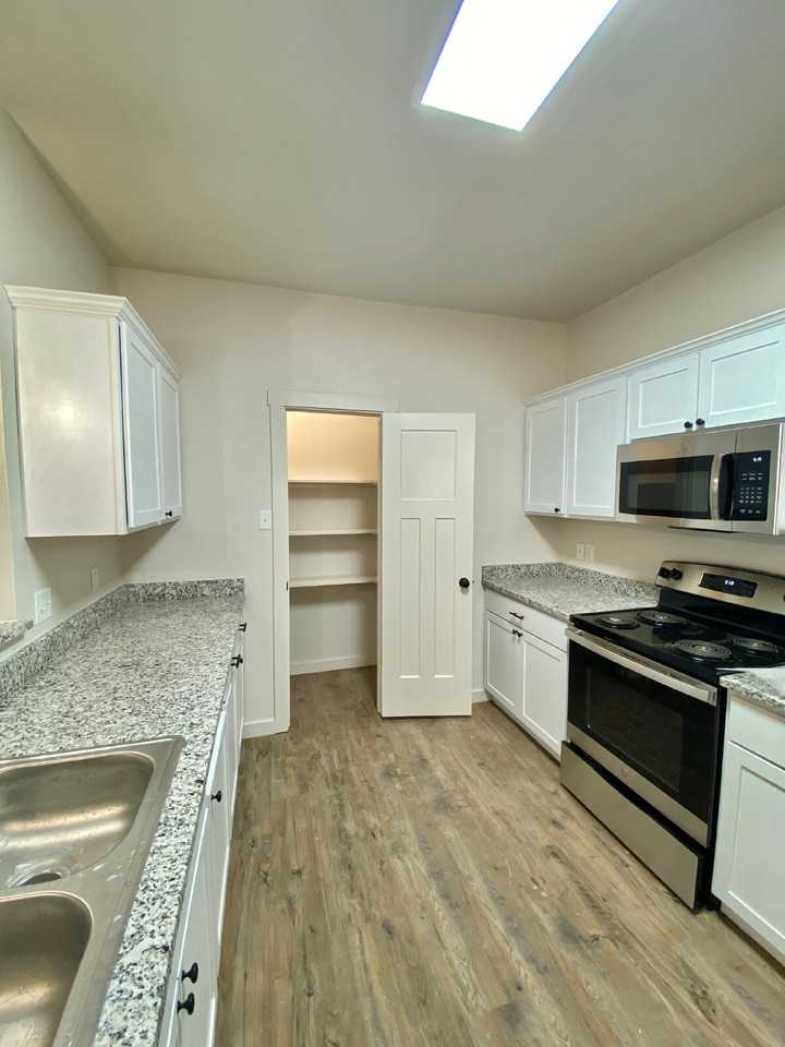 2725 137th St - Photo 4 of 18