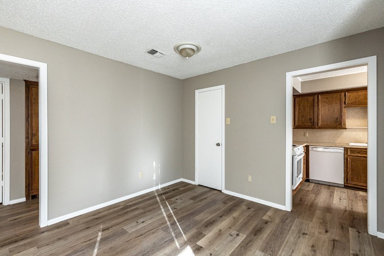 7406 Waco Ave #B - Photo 4 of 15