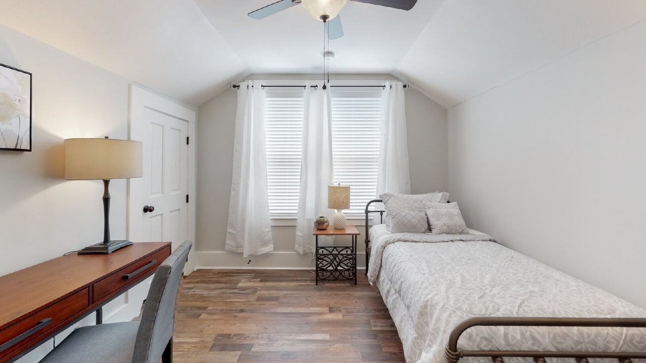 430 Lawton Ave #MAIN - Photo 4 of 38