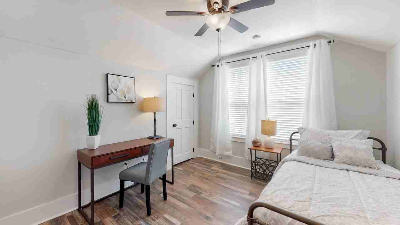 430 Lawton Ave #MAIN - Photo 5 of 38