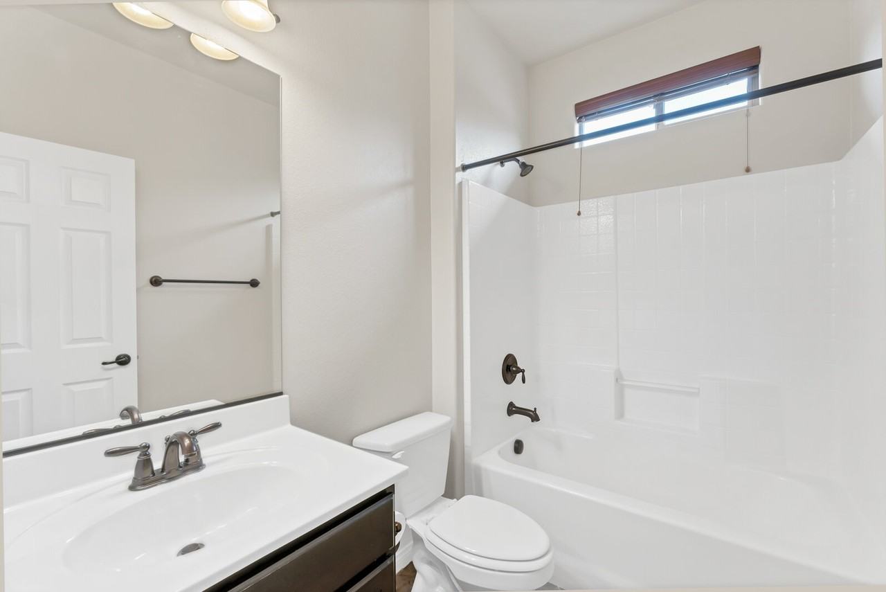 1011 Via Nandina Pl - Photo 4 of 25