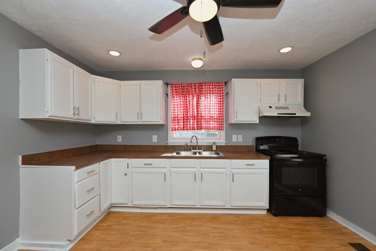 501 Small St - Photo 3 of 50