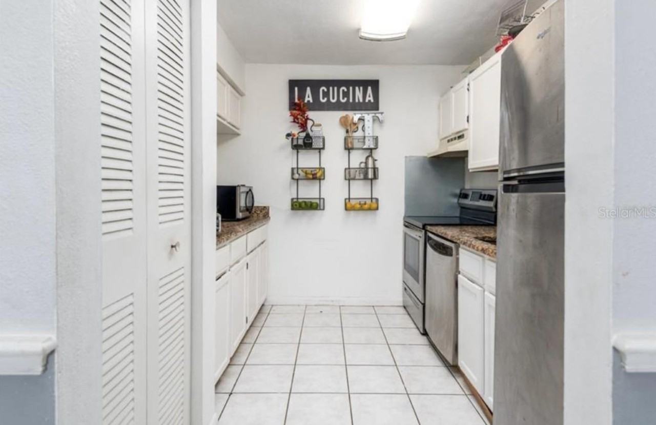 2342 Huntington Green Ct #2 - Photo 6 of 10