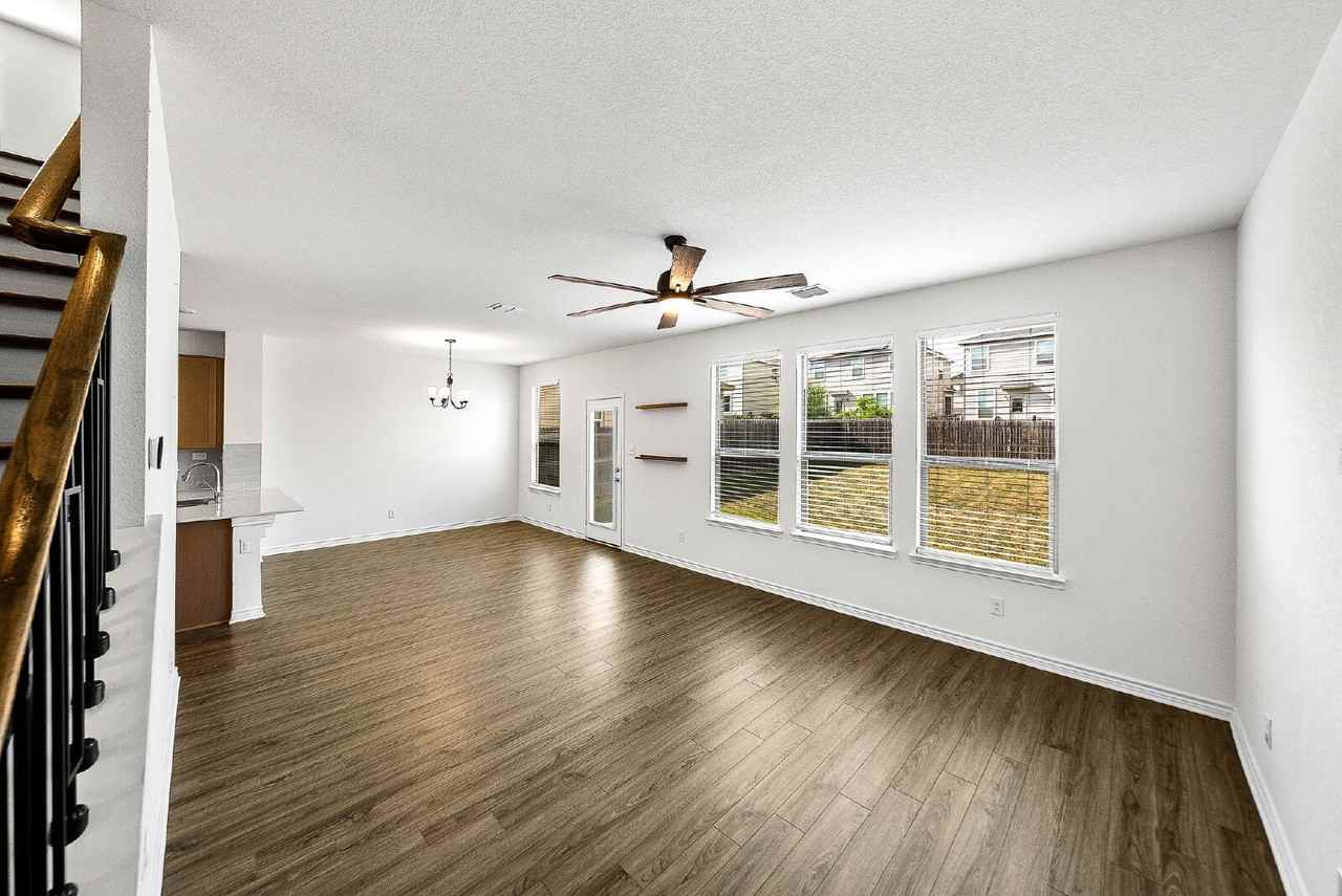 10115 Pearl Crk - Photo 4 of 40