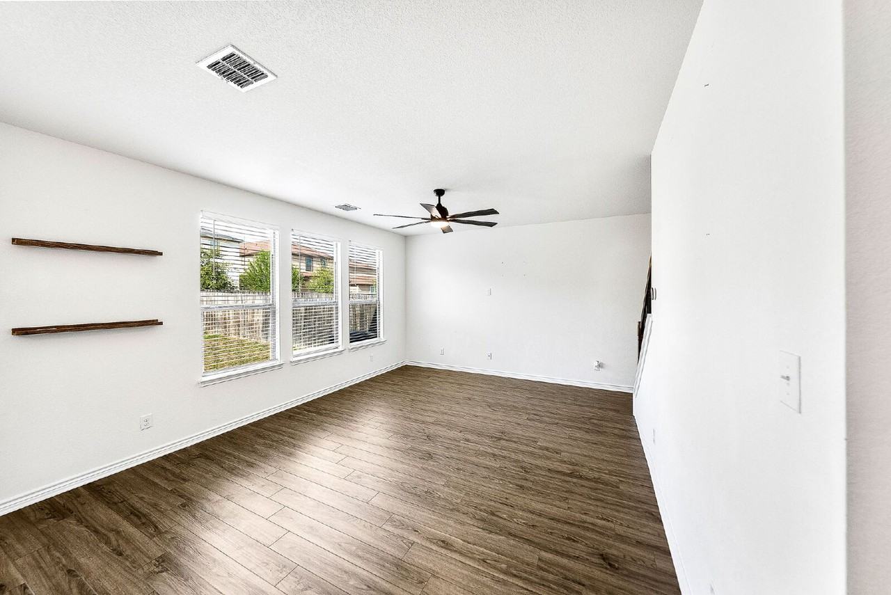 10115 Pearl Crk - Photo 5 of 40