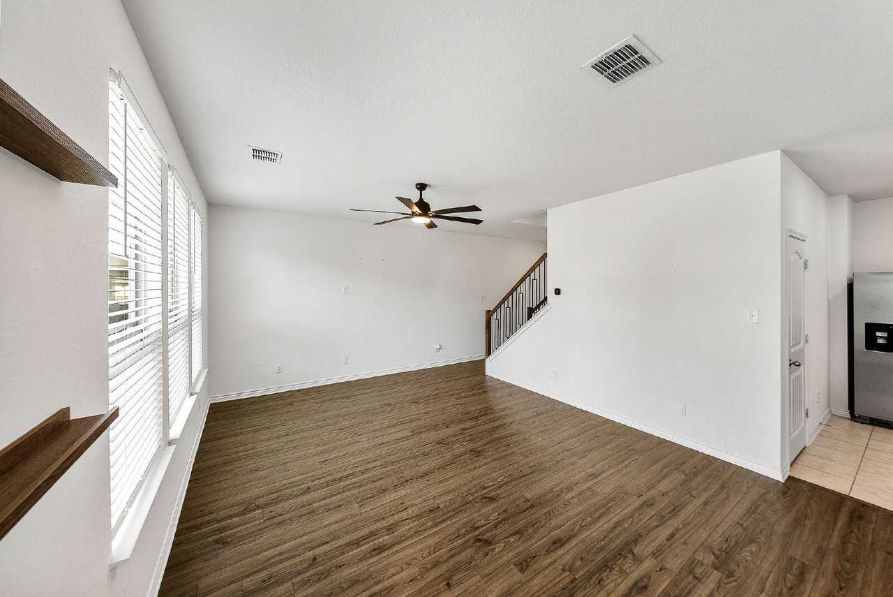 10115 Pearl Crk - Photo 7 of 40