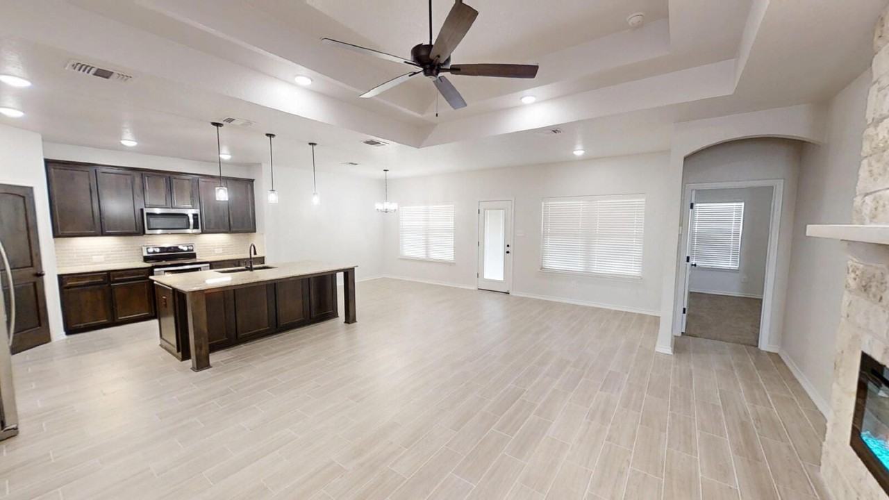 519 Tooter St - Photo 5 of 36