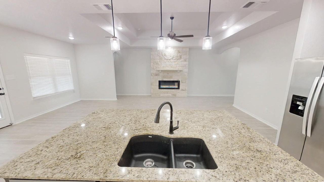 519 Tooter St - Photo 7 of 36