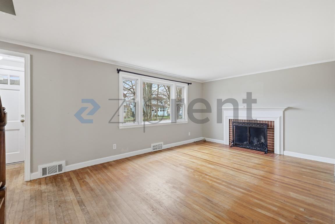 18 Saint James St - Photo 5 of 28