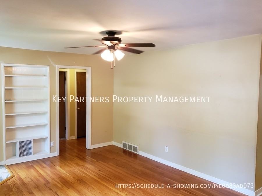 7132 Newton Dr - Photo 3 of 22