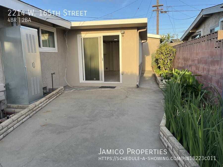 2214 W 165th St - Photo 6 of 22