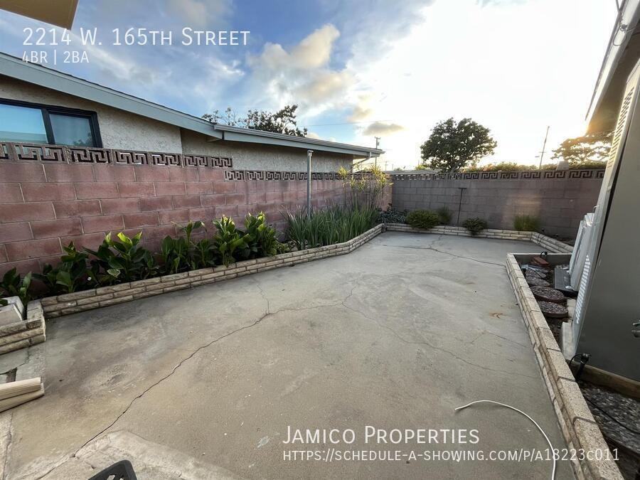 2214 W 165th St - Photo 7 of 22