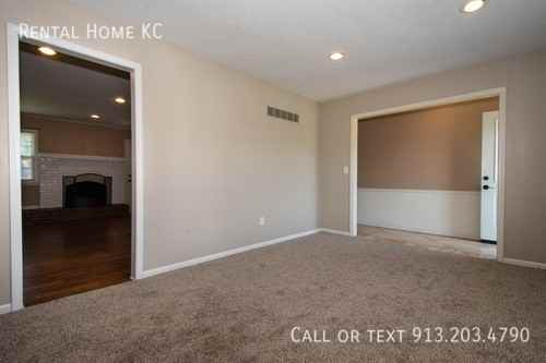 11314 W 74th St - Photo 5 of 29