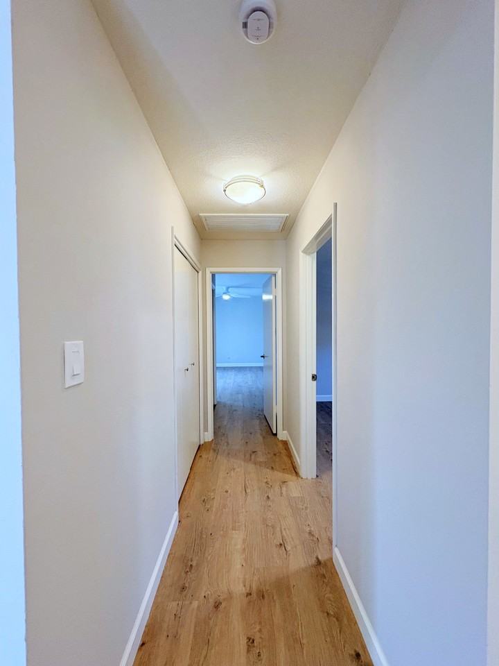 906 Viewridge Dr #NA - Photo 7 of 20