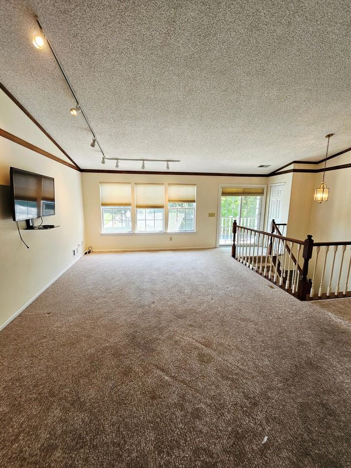 1990 Mattis St #1990 - Photo 4 of 20