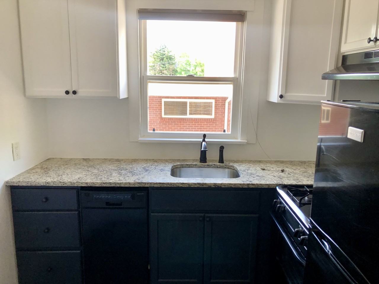 513 Terry St #1 - Photo 4 of 15