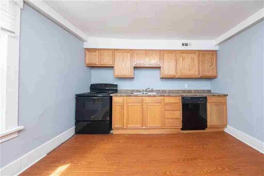 115 Spring St #3 - Photo 7 of 8