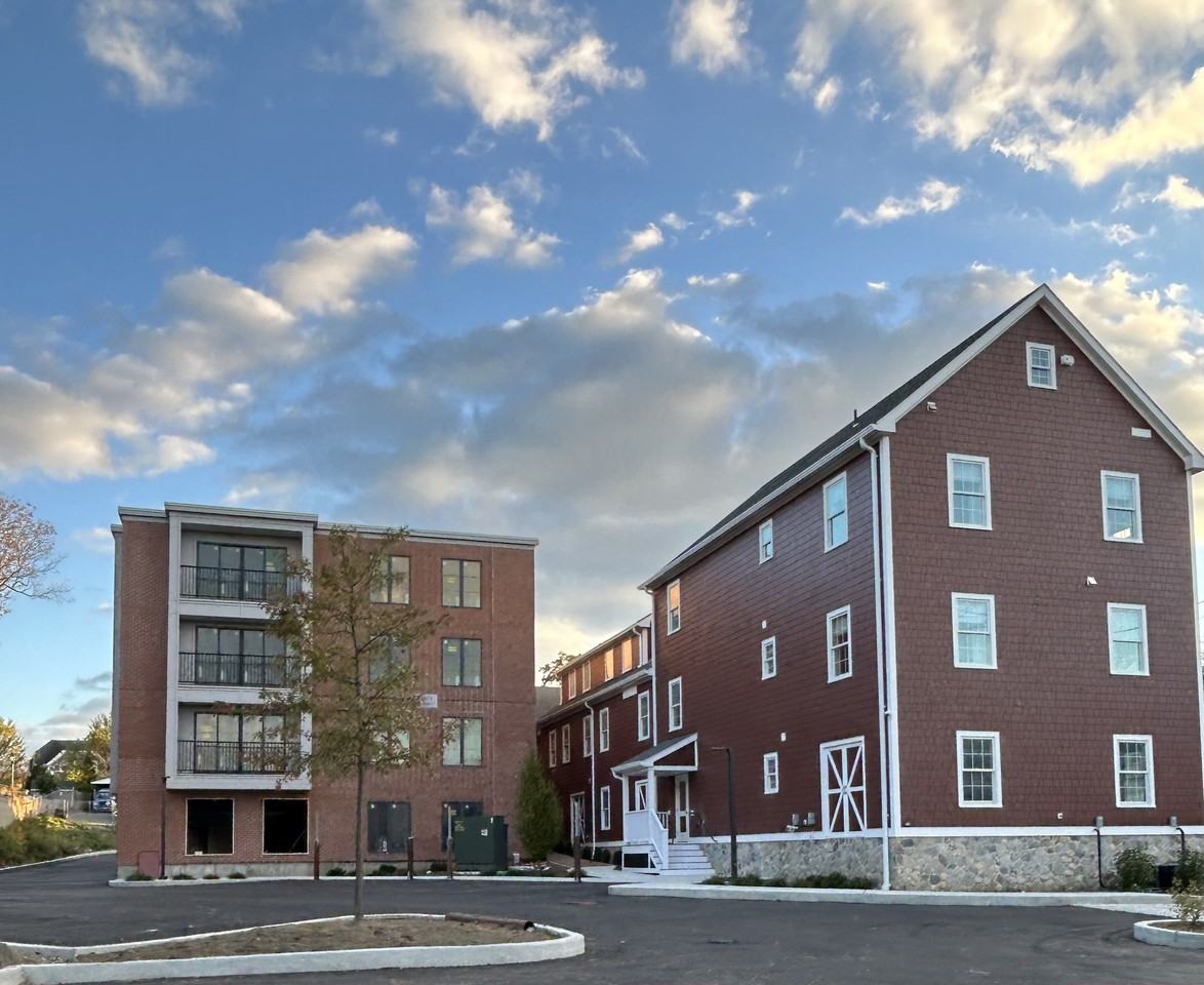 34 Bailey Ave #204