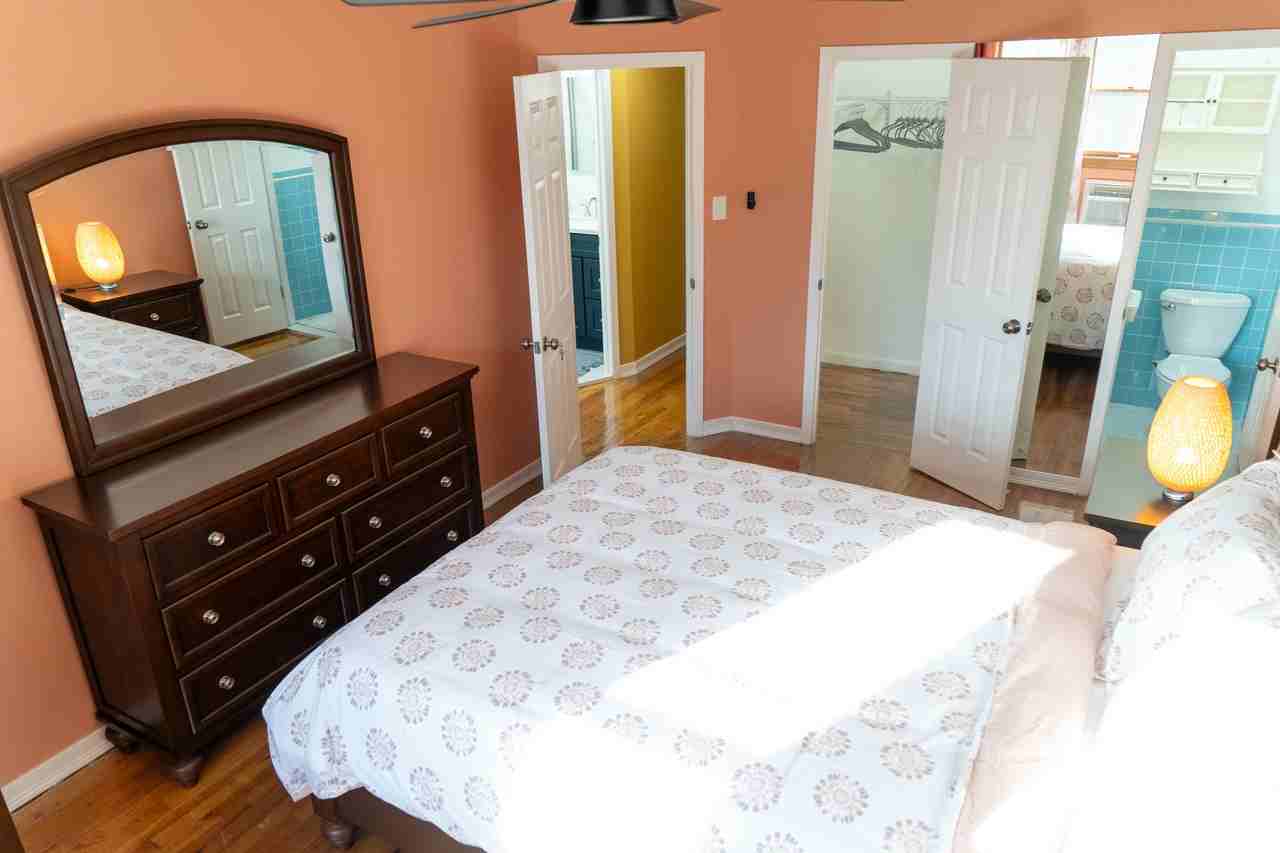 1042 E 93rd St #2ndFLAPT - Photo 5 of 11