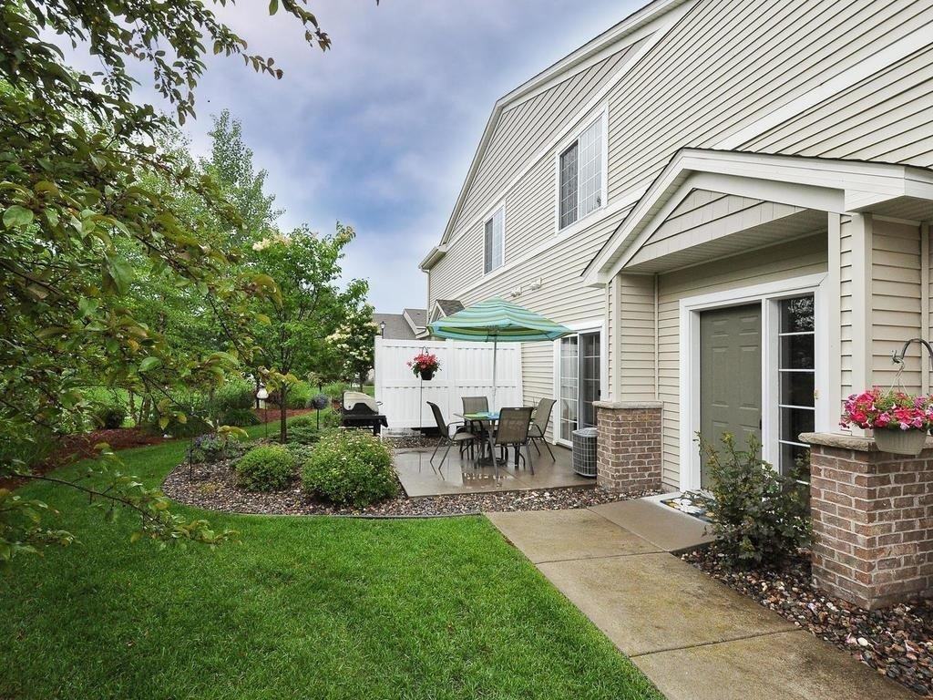 7634 Lachman Ave Ne - Photo 2 of 17